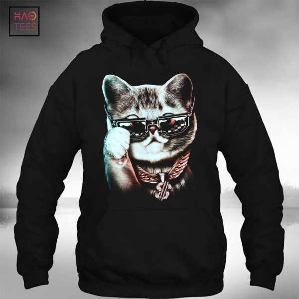 Noble cat wearing glasses is very eye-catching T-Shirt