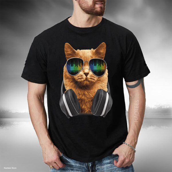 Cats listening to music and wearing glasses are so cool T-Shirt