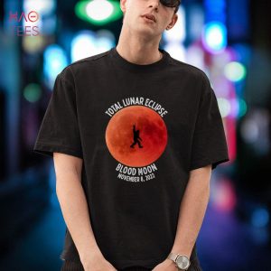 Total Lunar Eclipse 2022 Big Foot Blood Moon Shirt