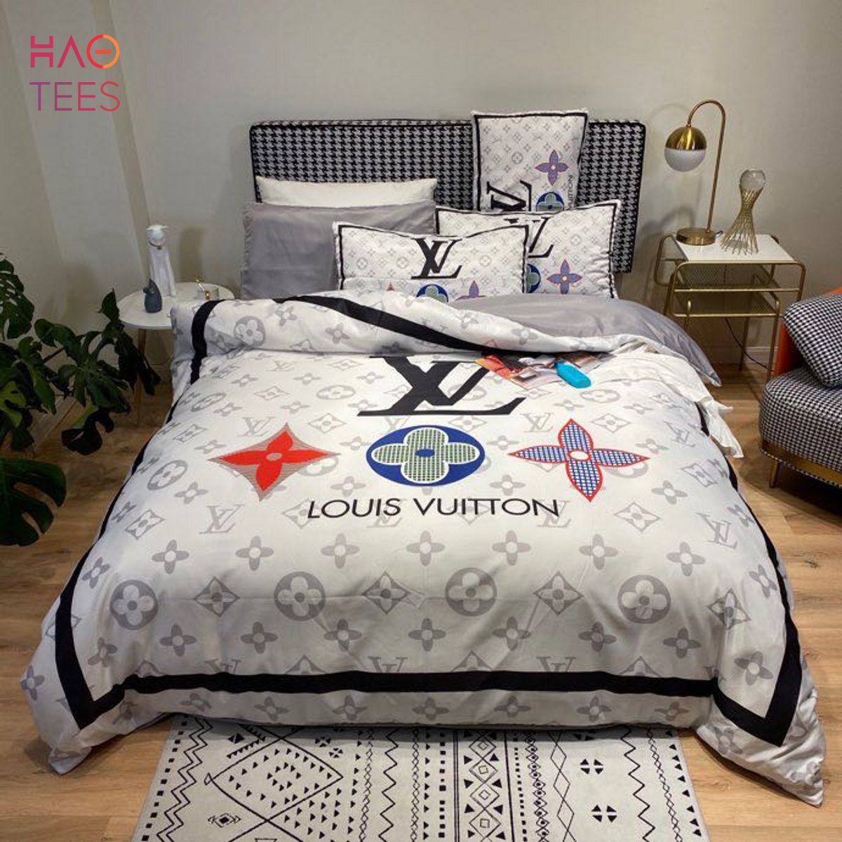 LV Logo Bedding Set Luxury Store