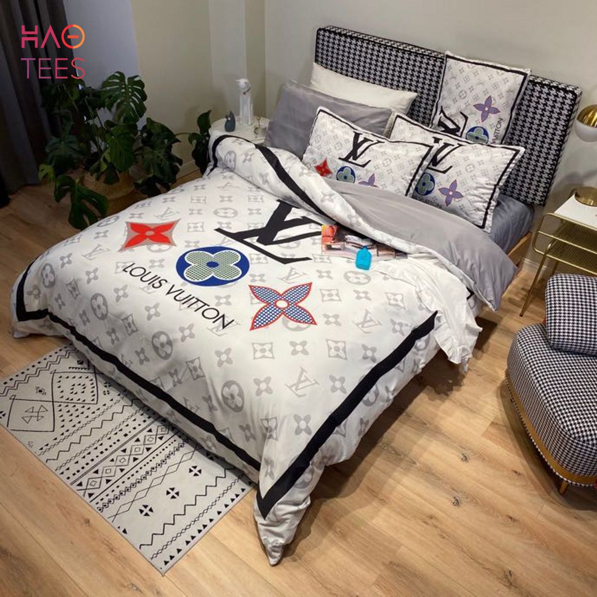 LV Logo Bedding Set Luxury Store