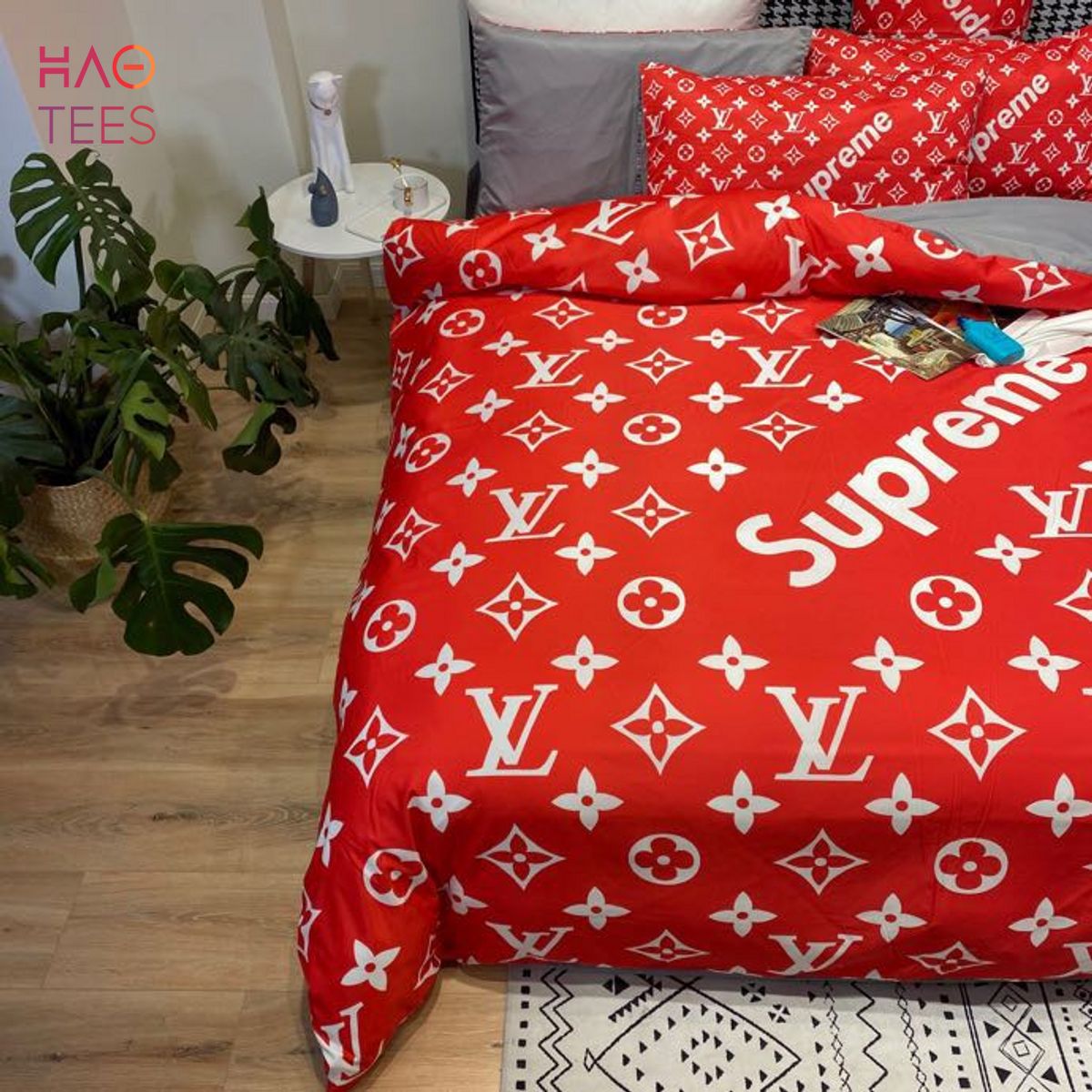 Louis Vuitton x Supreme Red Monogram Comforter Bedding Set - REVER