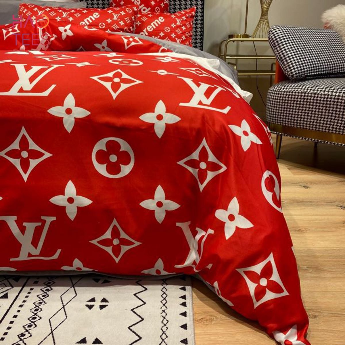 Louis Vuitton x Supreme Red Monogram Comforter Bedding Set - REVER LAVIE