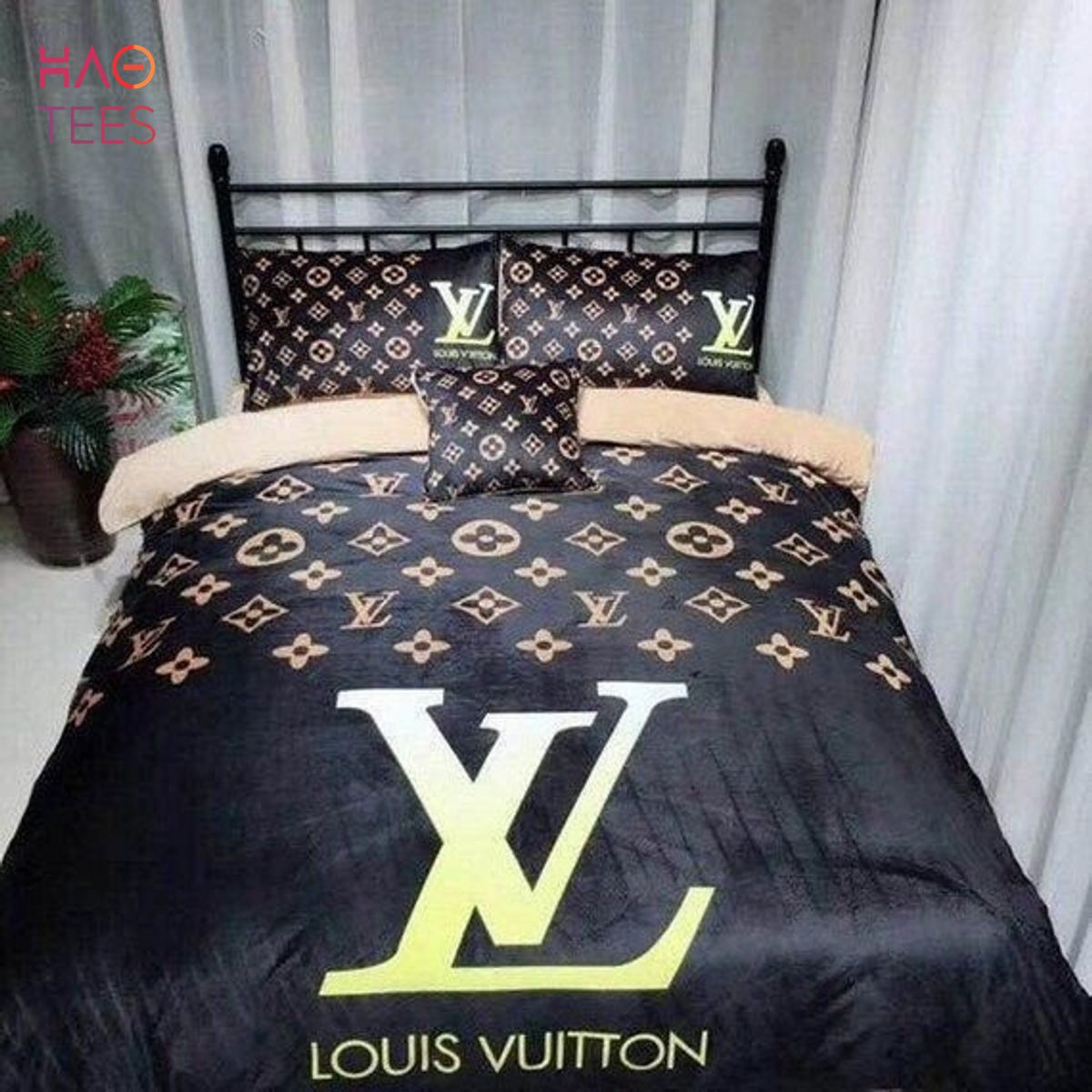 Available] French Luxury Louis Vuitton Black White Bedding Set