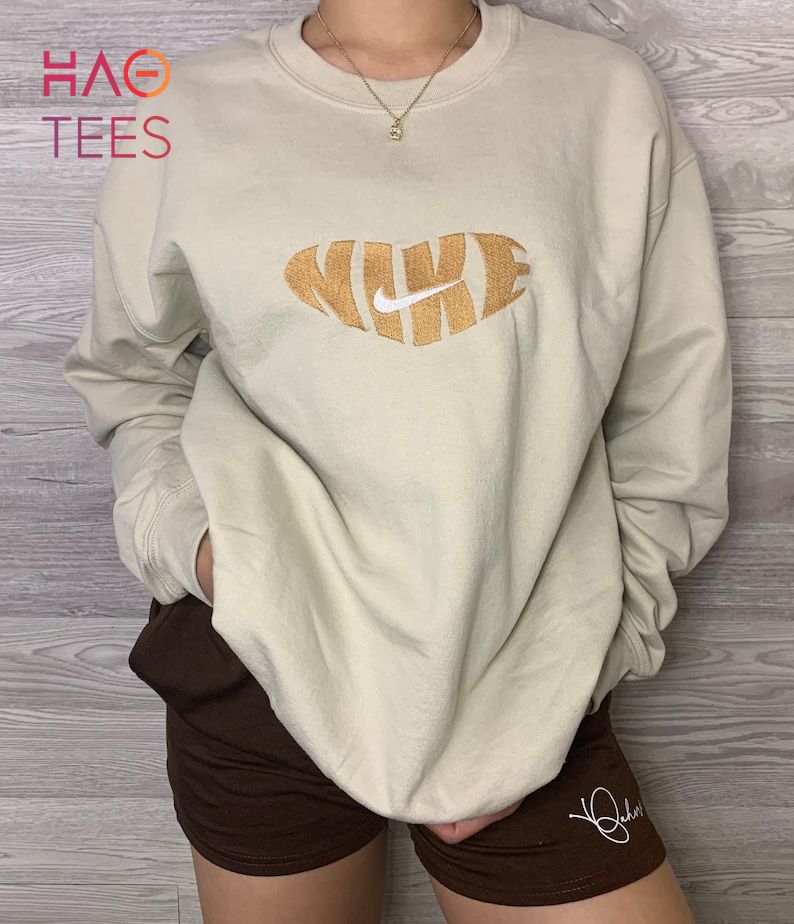 Crewneck Unisex Embroidered Valentine Heart Design Neutral Oversized Crewneck Shirt Crewneck Unisex Embroidered Valentine Heart Design Neutral Oversized Crewneck Shirt