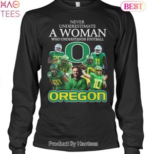 Never Underestimate A Woman Who Understands Football Oregon Ducks Unisex T-Shirt