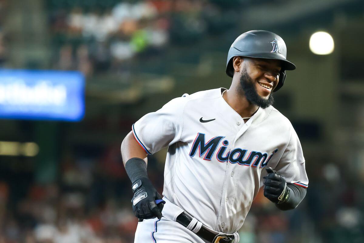 Bryan De La Cruz hits 2-run homer in 8th in Marlins' 6-3 victory over  Dodgers