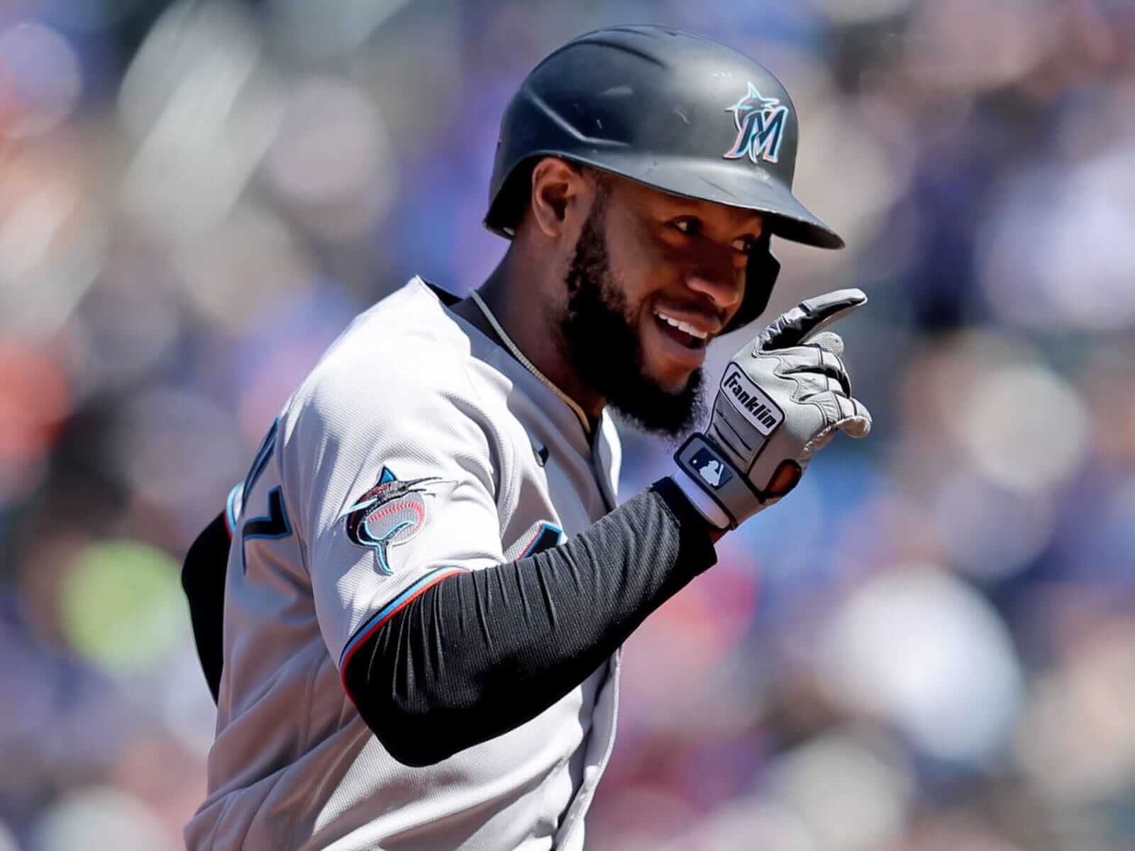 Bryan De La Cruz hits 2-run homer in 8th in Marlins' 6-3 victory over  Dodgers