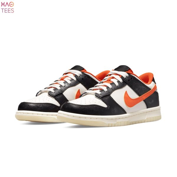 AVAILABLE Nike Dunk Low Premium GS Halloween