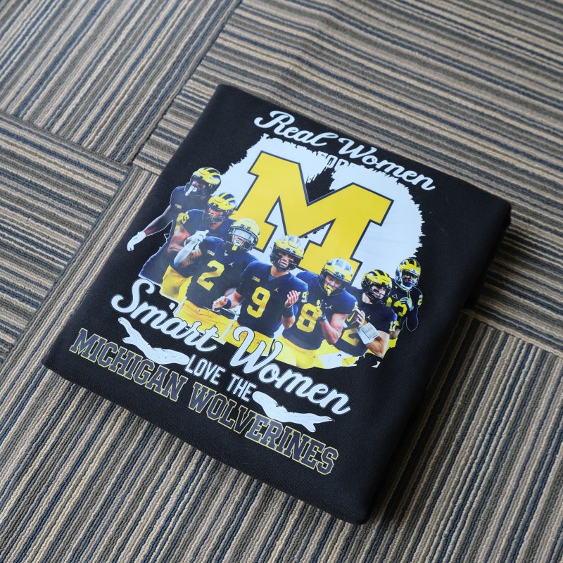 [SALE] Real Women Love Football - Smart Women Love The Michigan Wolverines T-Shirt