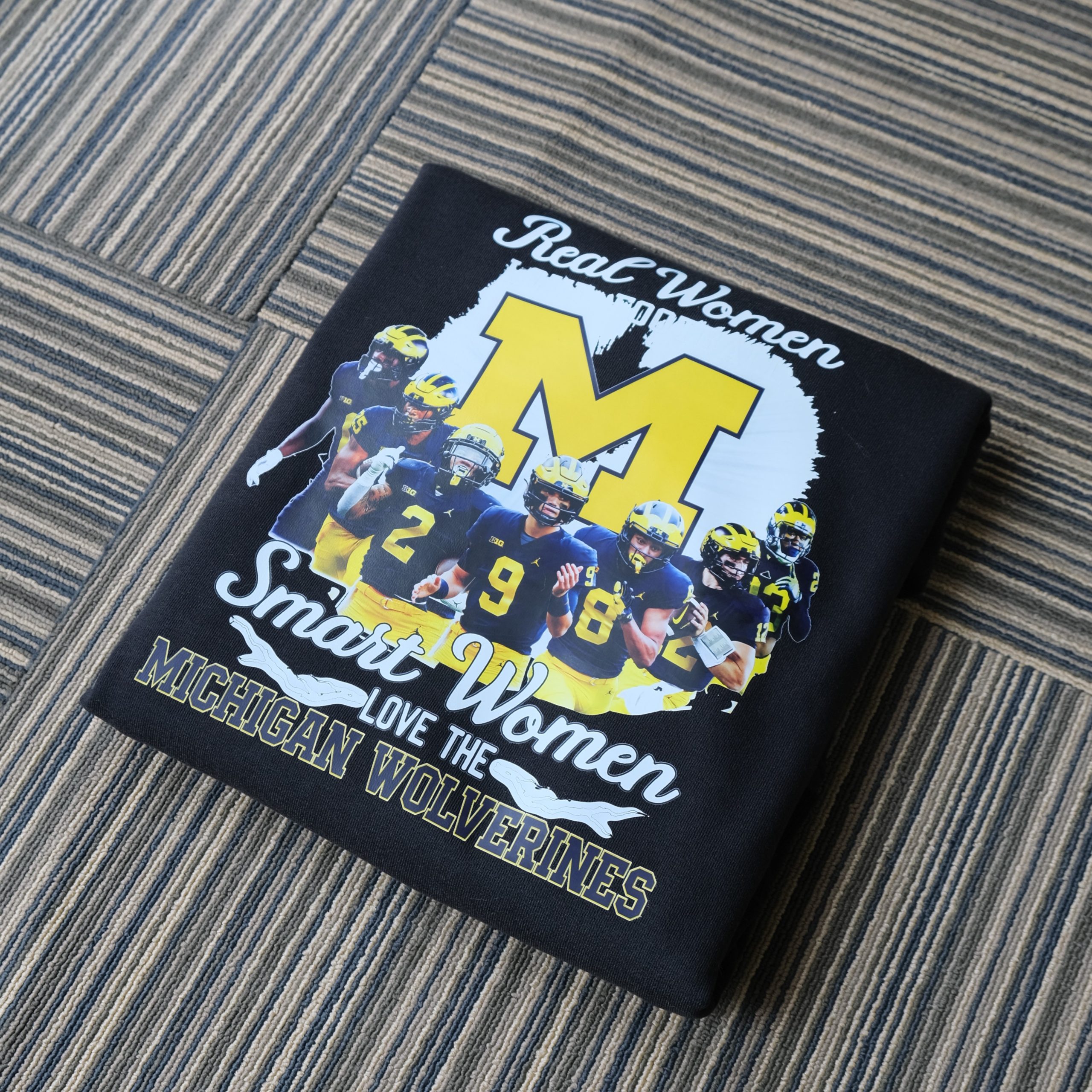 [SALE] Real Women Love Football – Smart Women Love The Michigan Wolverines T-Shirt