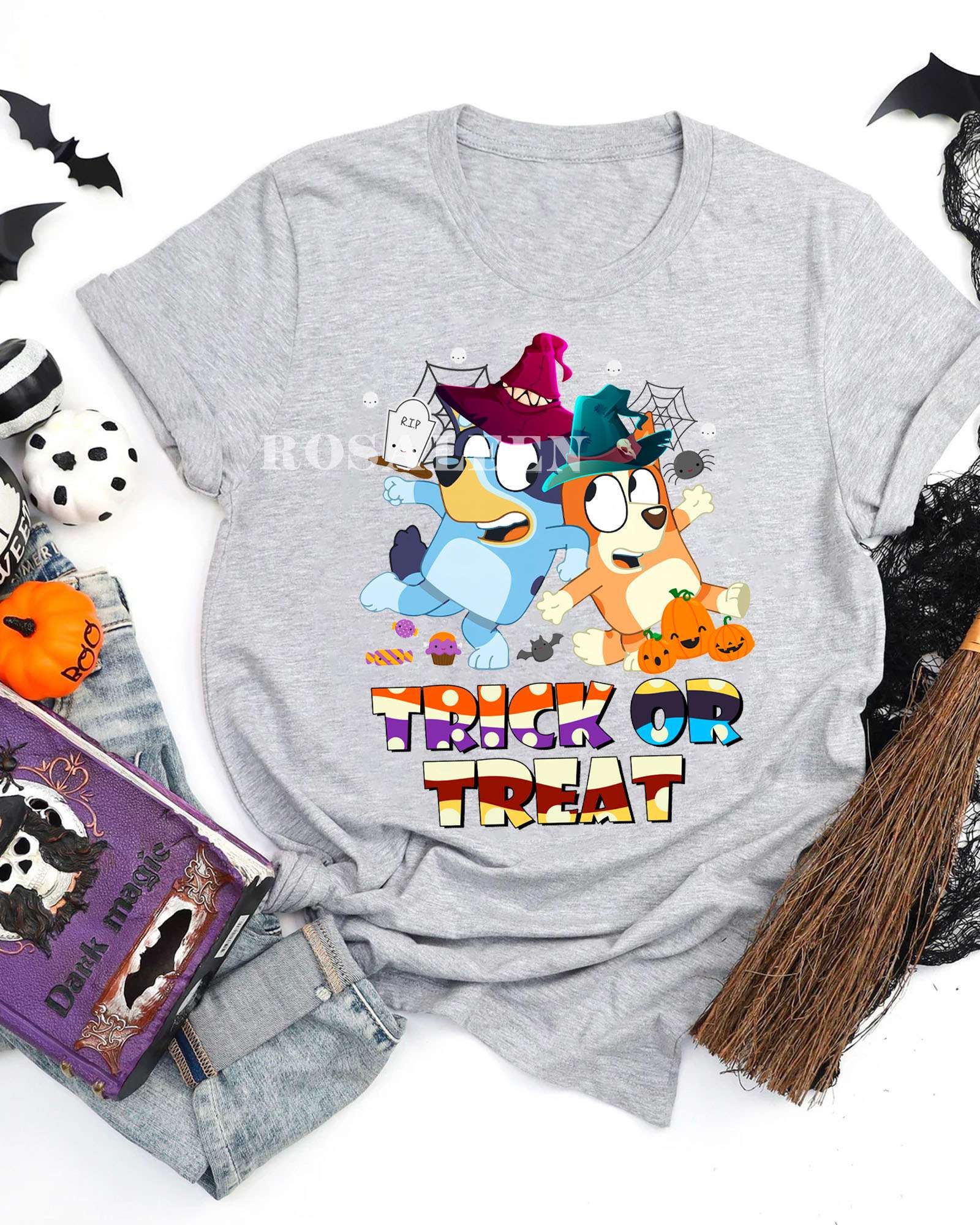 PREMIUM Bluey Trick r Treat Halloween Sweatshirt, T-Shirt PREMIUM Bluey Trick r Treat Halloween Sweatshirt, T-Shirt